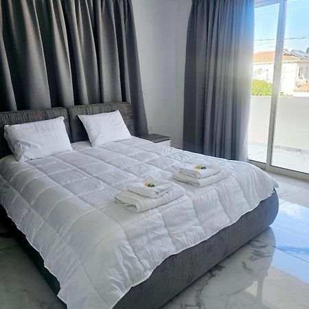 Deluxe Apartment Пафос Екстер'єр фото