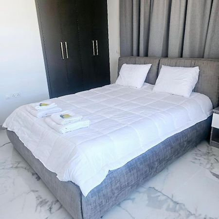 Deluxe Apartment Пафос Екстер'єр фото