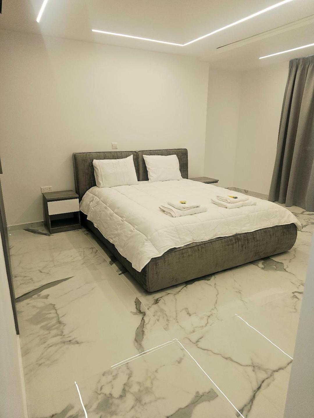 Deluxe Apartment Пафос Екстер'єр фото