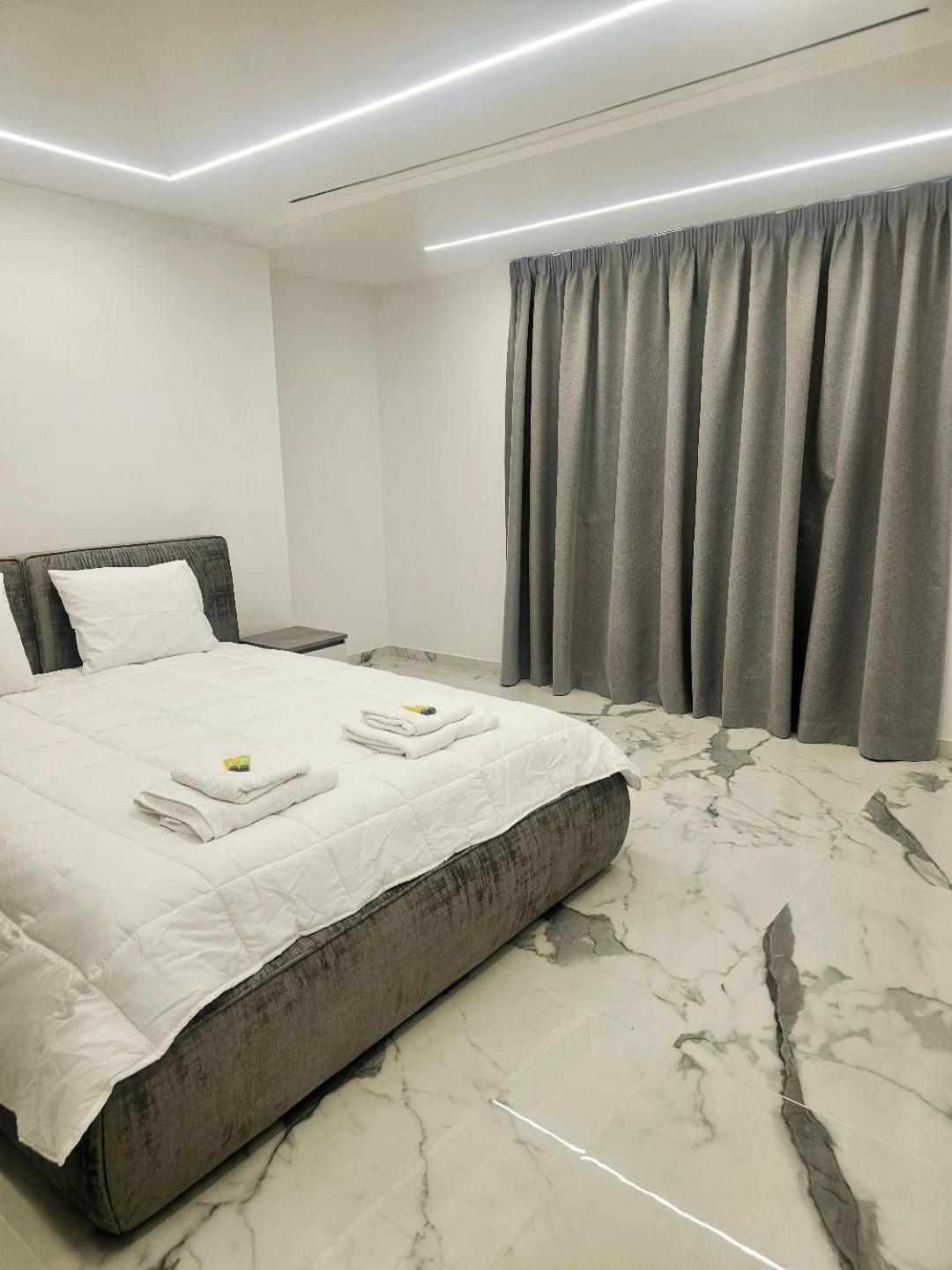 Deluxe Apartment Пафос Екстер'єр фото
