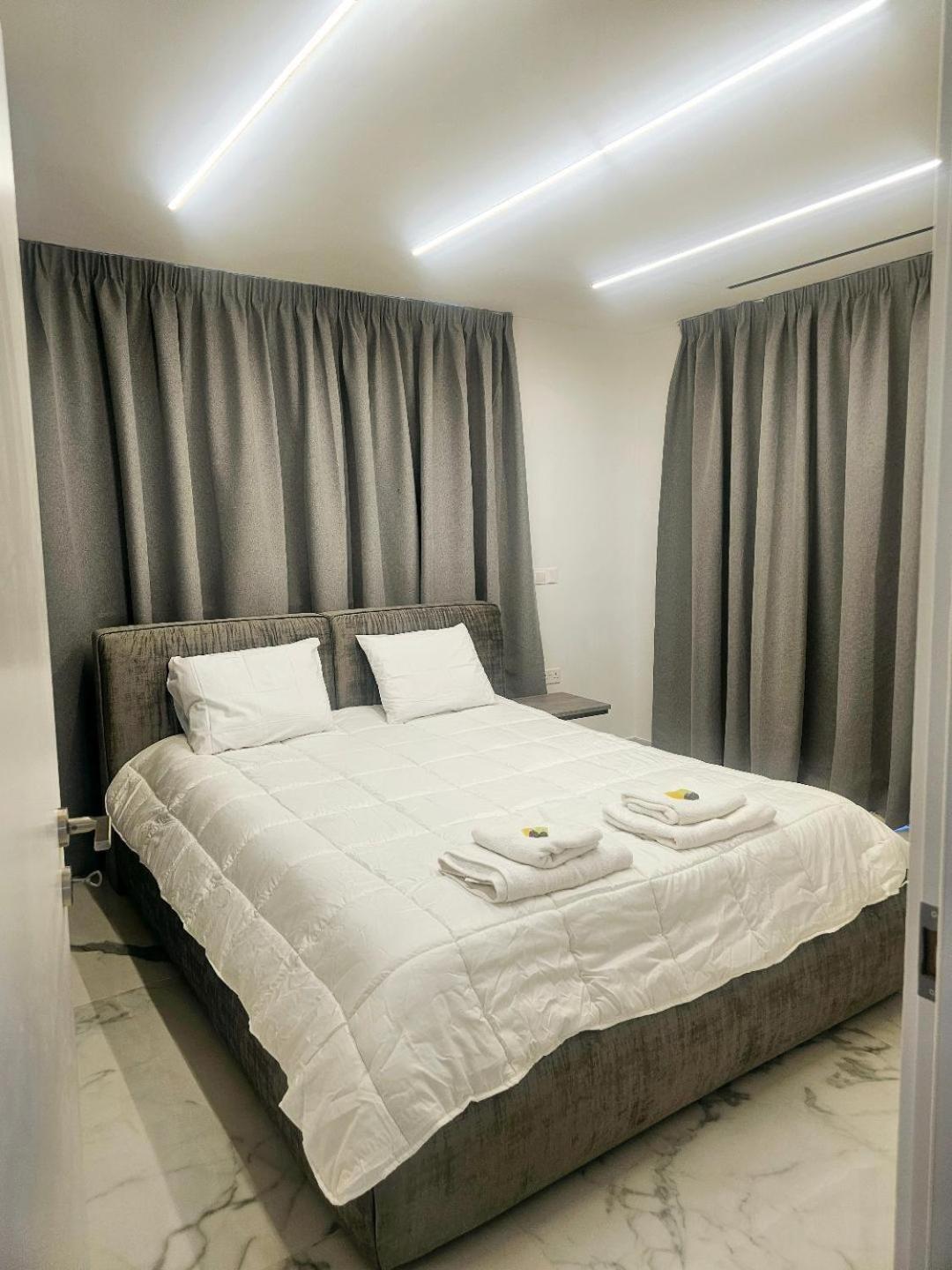 Deluxe Apartment Пафос Екстер'єр фото