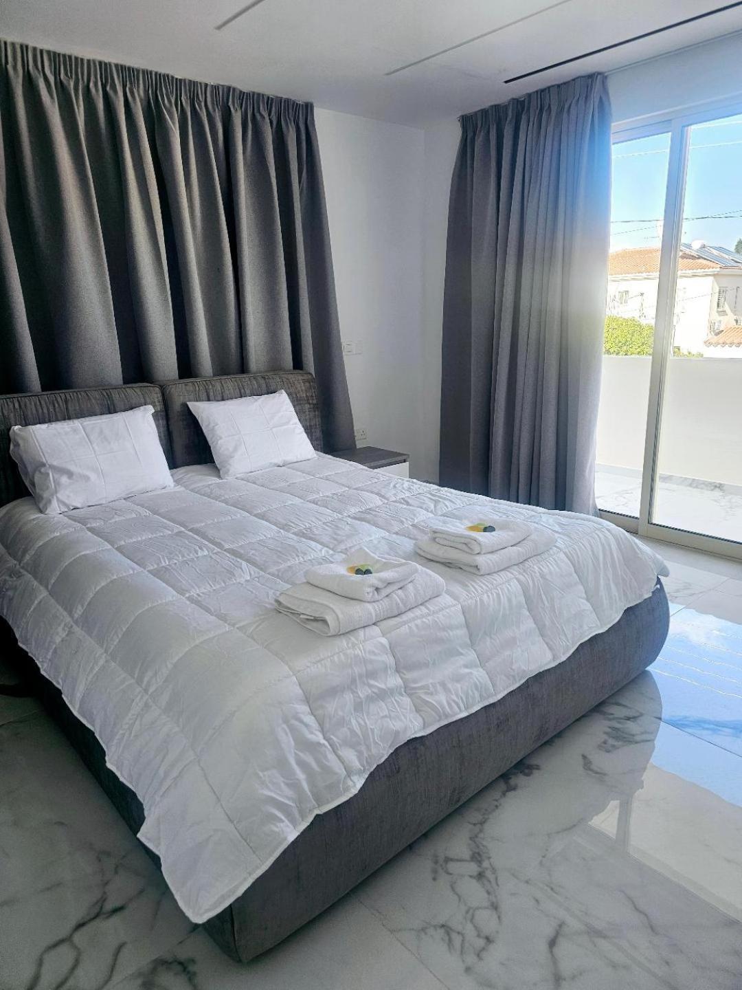 Deluxe Apartment Пафос Екстер'єр фото
