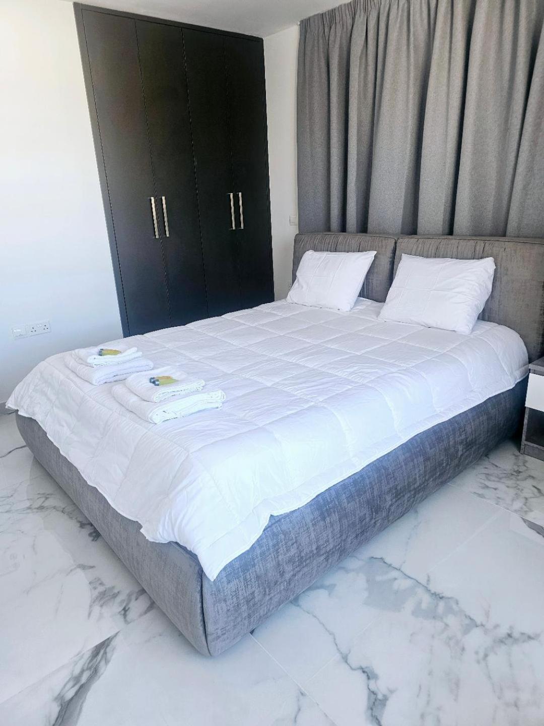Deluxe Apartment Пафос Екстер'єр фото