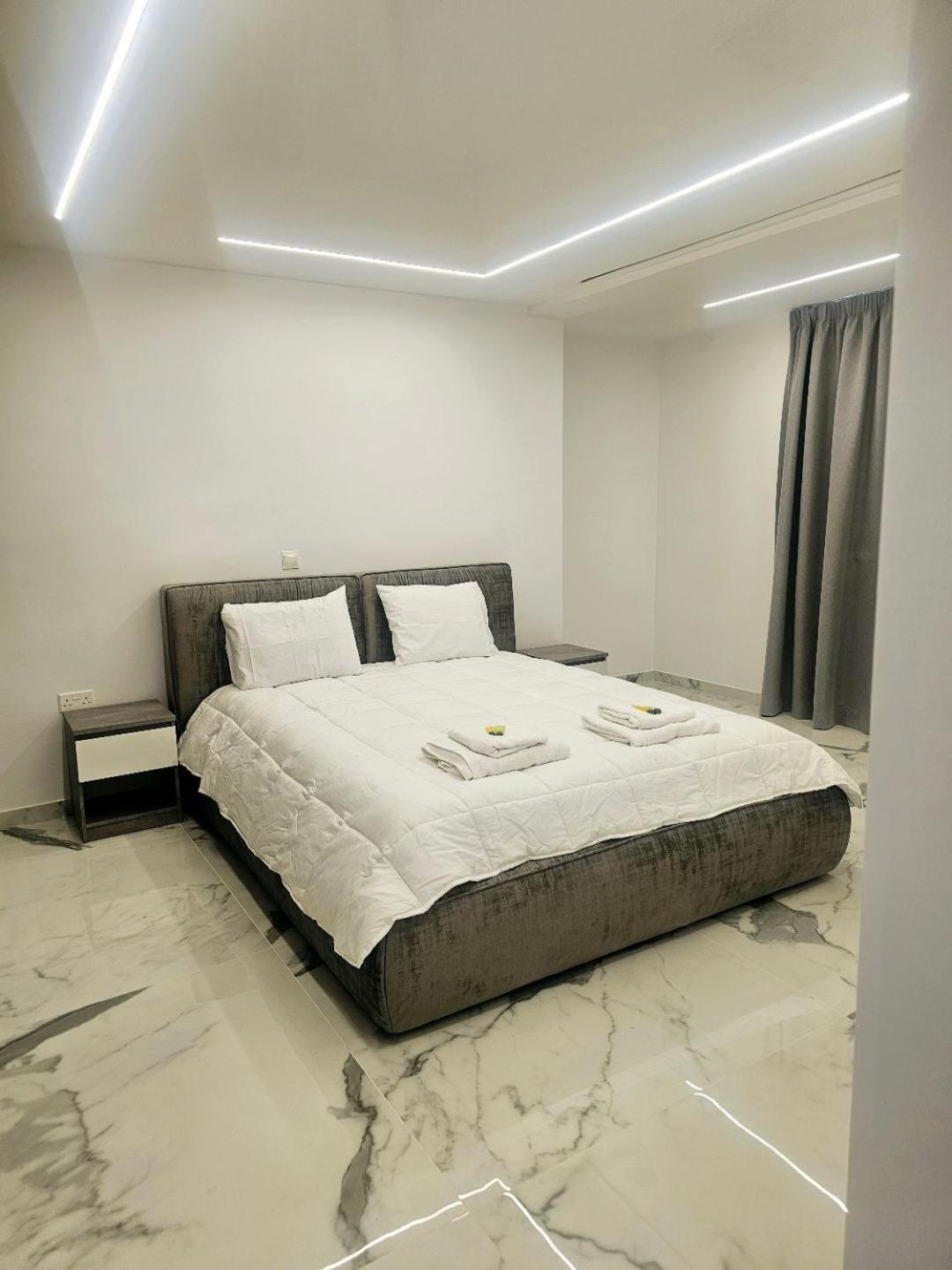 Deluxe Apartment Пафос Екстер'єр фото