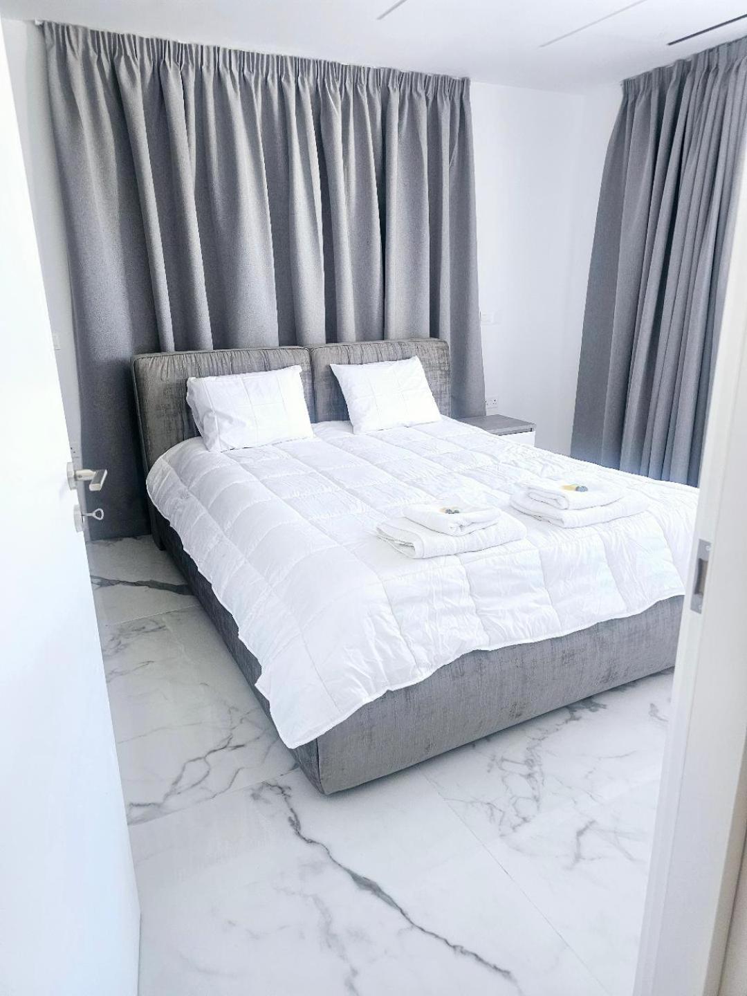 Deluxe Apartment Пафос Екстер'єр фото