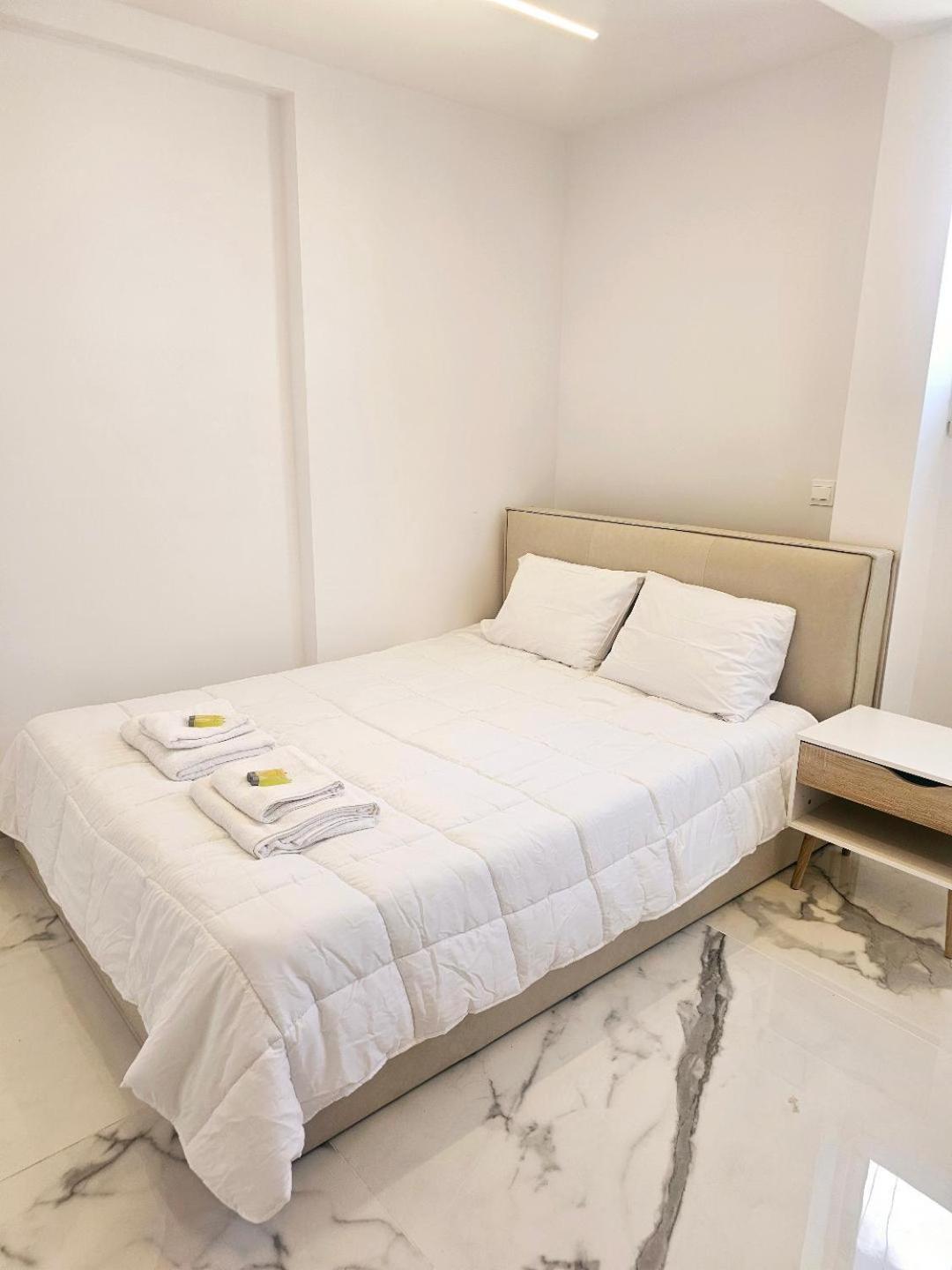 Deluxe Apartment Пафос Екстер'єр фото