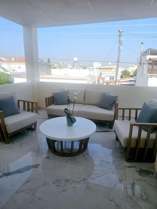 Deluxe Apartment Пафос Екстер'єр фото