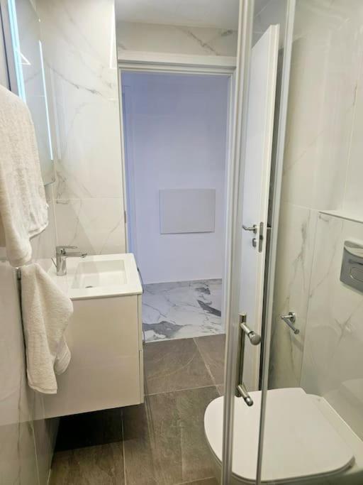 Deluxe Apartment Пафос Екстер'єр фото