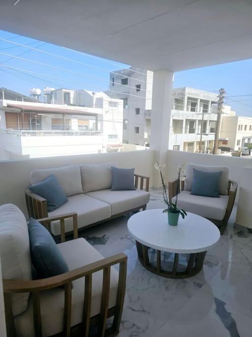 Deluxe Apartment Пафос Екстер'єр фото
