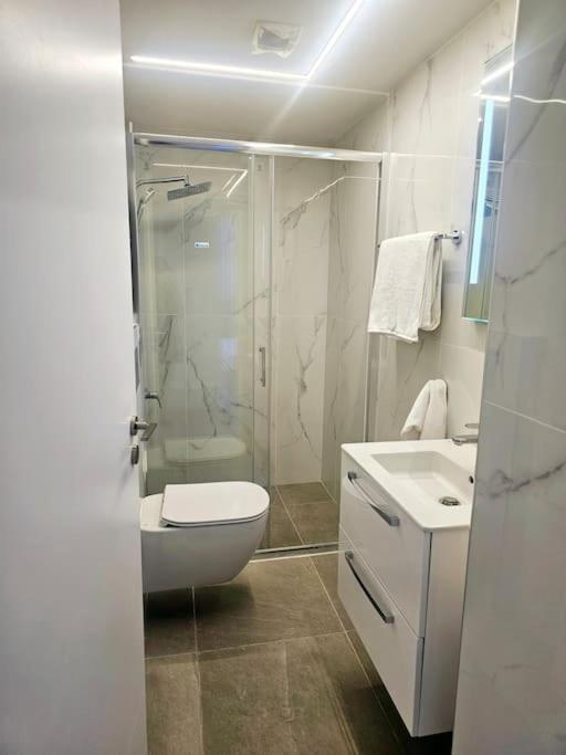 Deluxe Apartment Пафос Екстер'єр фото