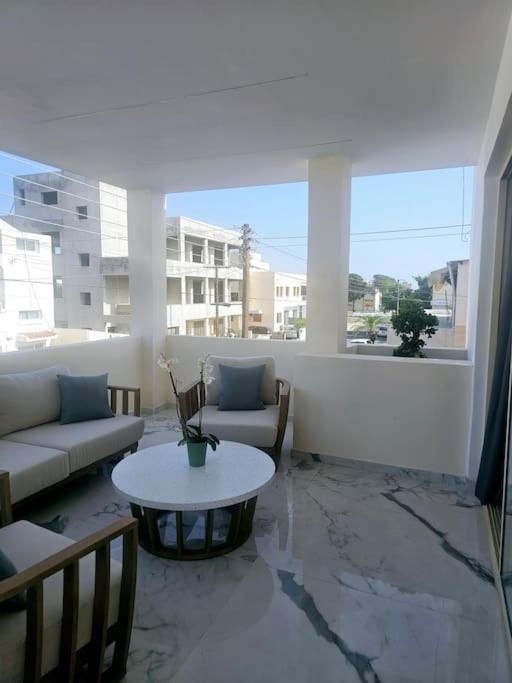 Deluxe Apartment Пафос Екстер'єр фото
