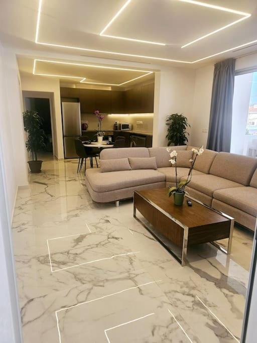 Deluxe Apartment Пафос Екстер'єр фото