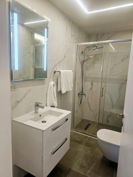 Deluxe Apartment Пафос Екстер'єр фото