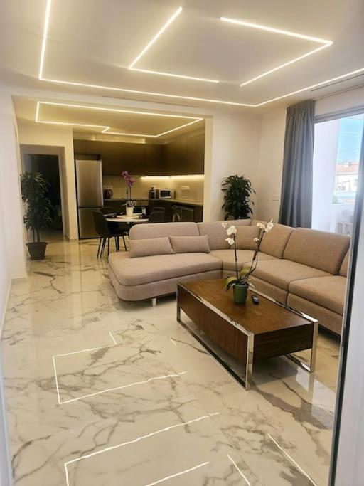 Deluxe Apartment Пафос Екстер'єр фото
